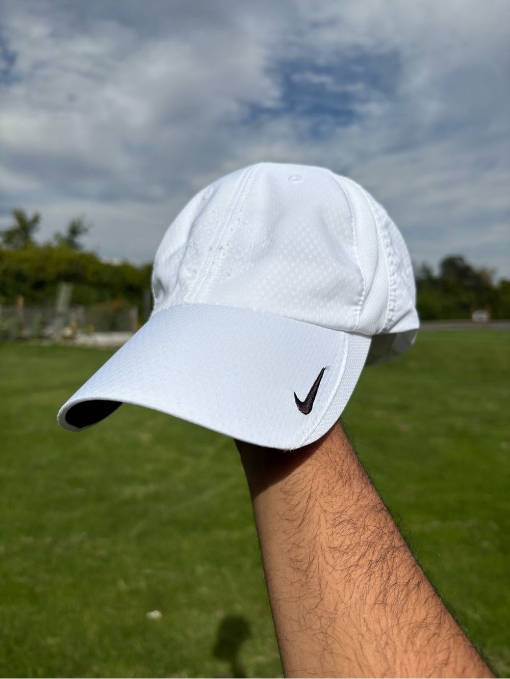 Nike Sphere Dry Cap Unstructured Golf Hat Mini Logo OSFA (24707-100 White) READ